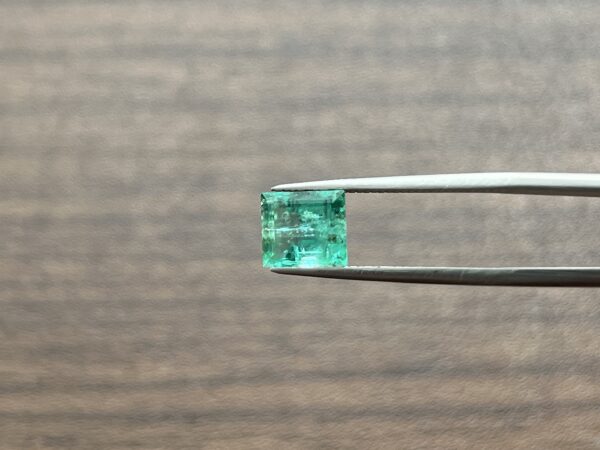 1.57 Carats Emerald (GIA Certified)